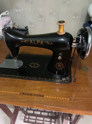 Maquina de coser ALFA