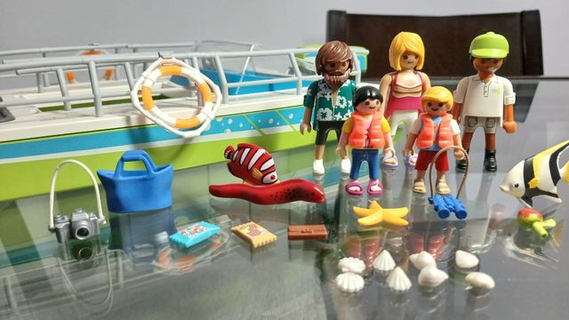 Barco con vistas al fondo marino Playmobil