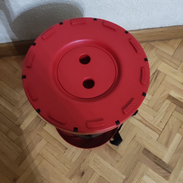 Taburete silla negra y roja nueva