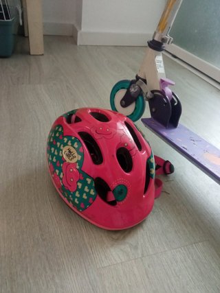 Patinete y casco