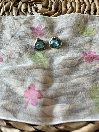 Pendientes triangulares en azul