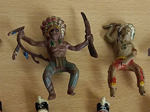 LOTE DE INDIOS VAQUEROS SOLDADITOS GOMA ROTOS