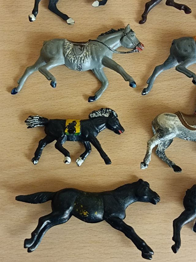 LOTE DE INDIOS VAQUEROS SOLDADITOS GOMA ROTOS