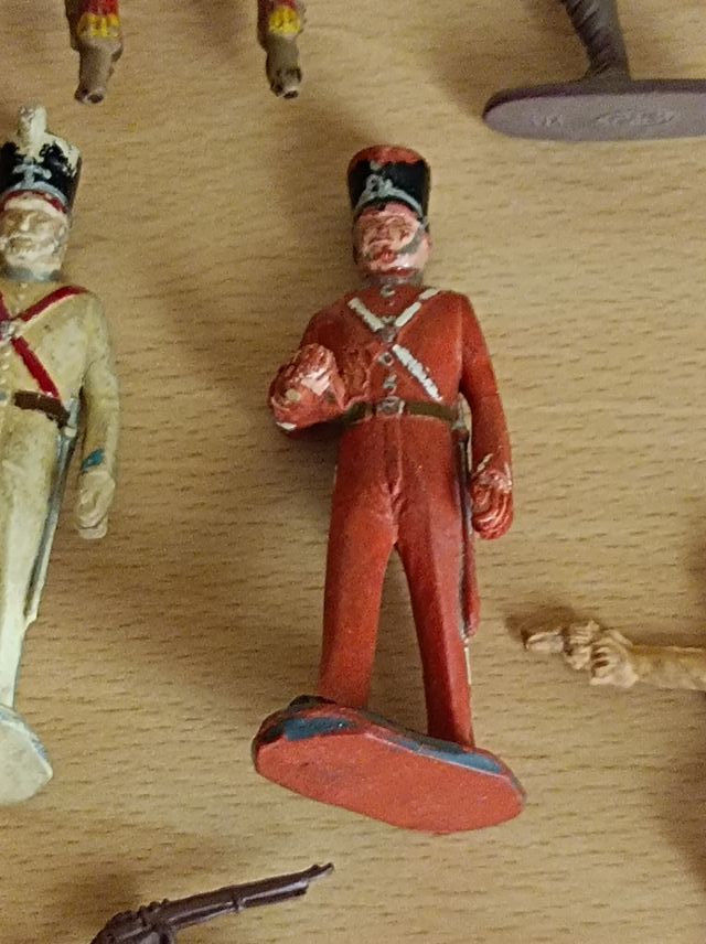 LOTE DE INDIOS VAQUEROS SOLDADITOS GOMA ROTOS