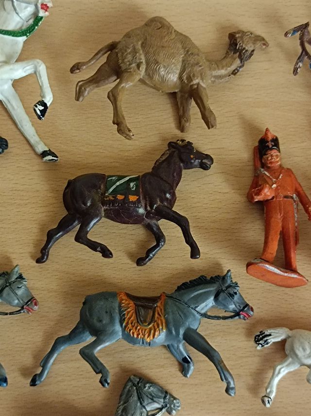 LOTE DE INDIOS VAQUEROS SOLDADITOS GOMA ROTOS