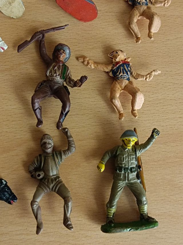 LOTE DE INDIOS VAQUEROS SOLDADITOS GOMA ROTOS