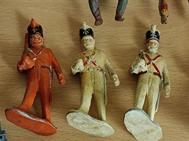 LOTE DE INDIOS VAQUEROS SOLDADITOS GOMA ROTOS