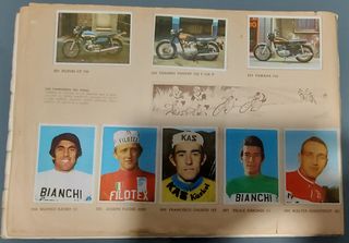 Colección de cromos antigua de coches y motos.