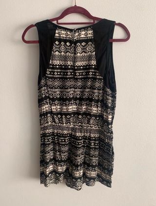 Mono estampado tribal blanco y negro