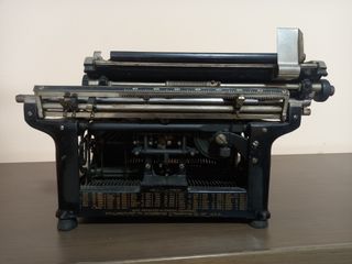 MAQUINA DE ESCRIBIR UNDERWOOD N°5
