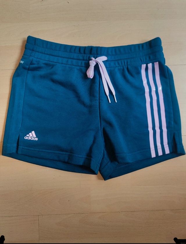 PANTALÓN ADIDAS CORTO. NUEVO!