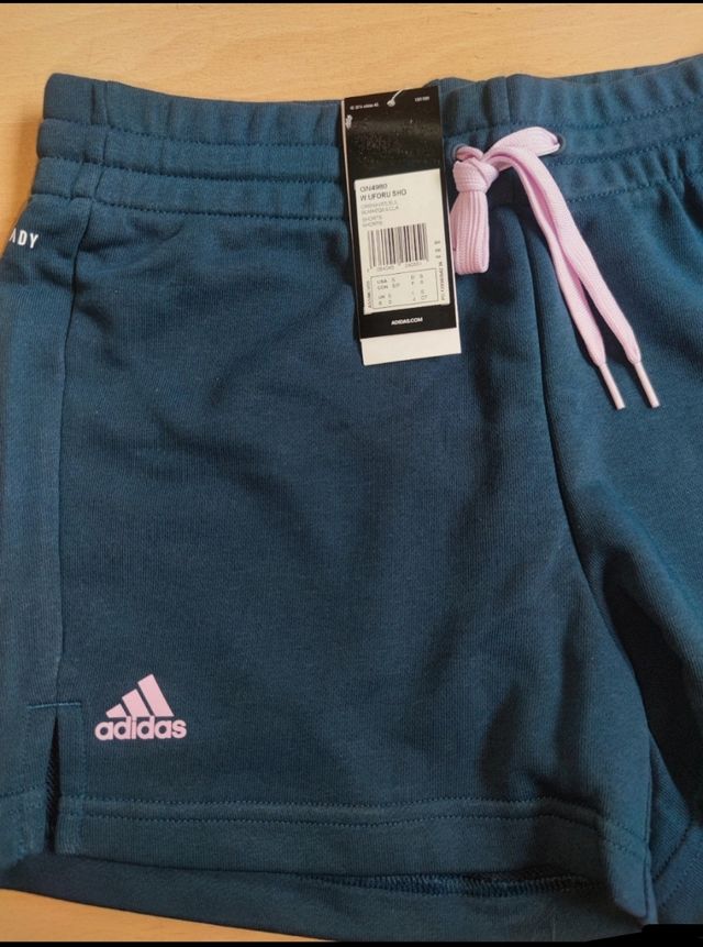 PANTALÓN ADIDAS CORTO. NUEVO!