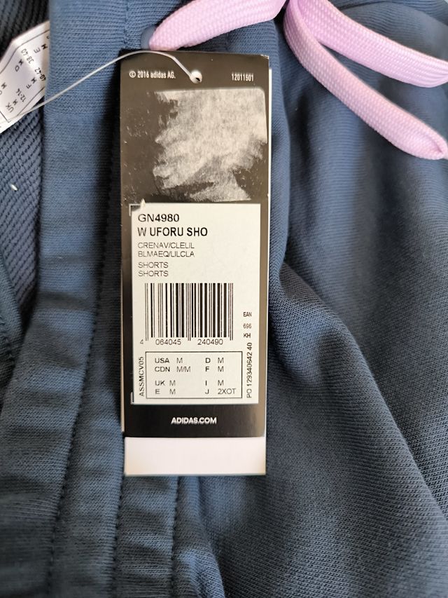 PANTALÓN ADIDAS CORTO. NUEVO!