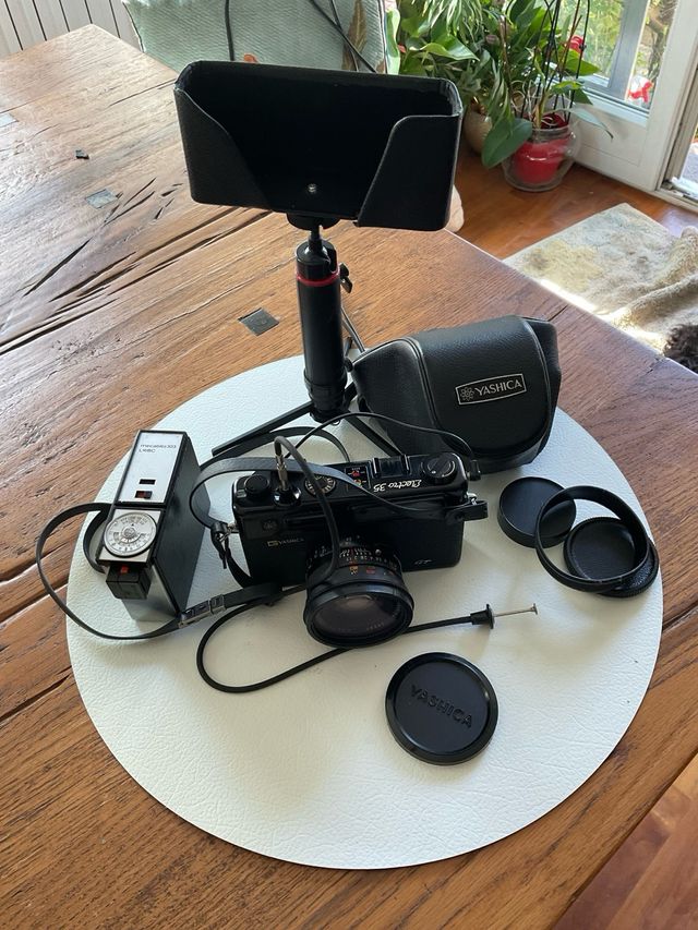 Yashica Electro 35 GT 45mm + Trepiedi  +flash