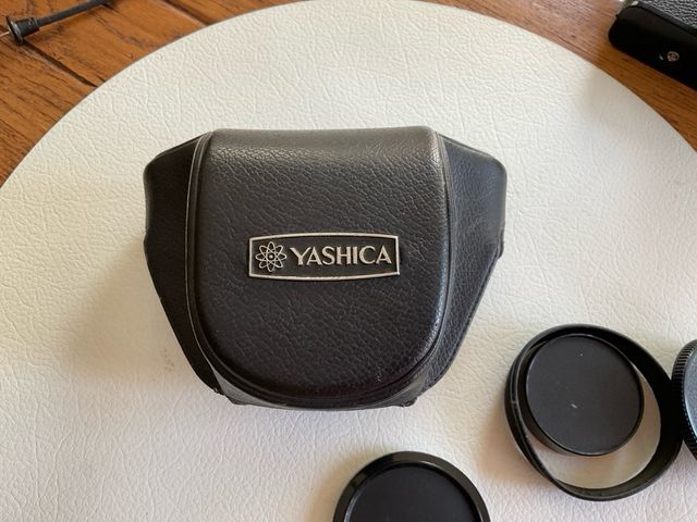 Yashica Electro 35 GT 45mm + Trepiedi  +flash