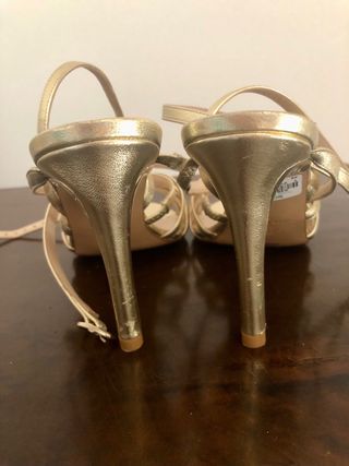 Sandalias fiesta doradas Latouche 