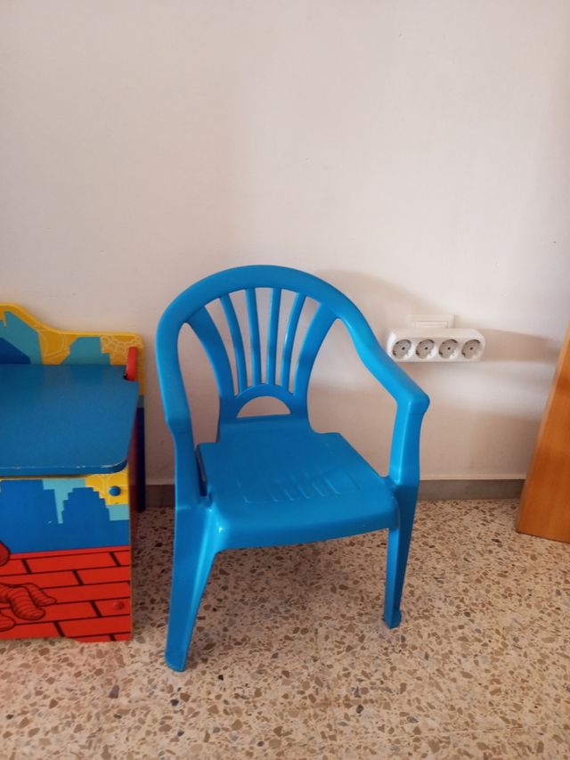 Silla para niños de plástico para sentarse 