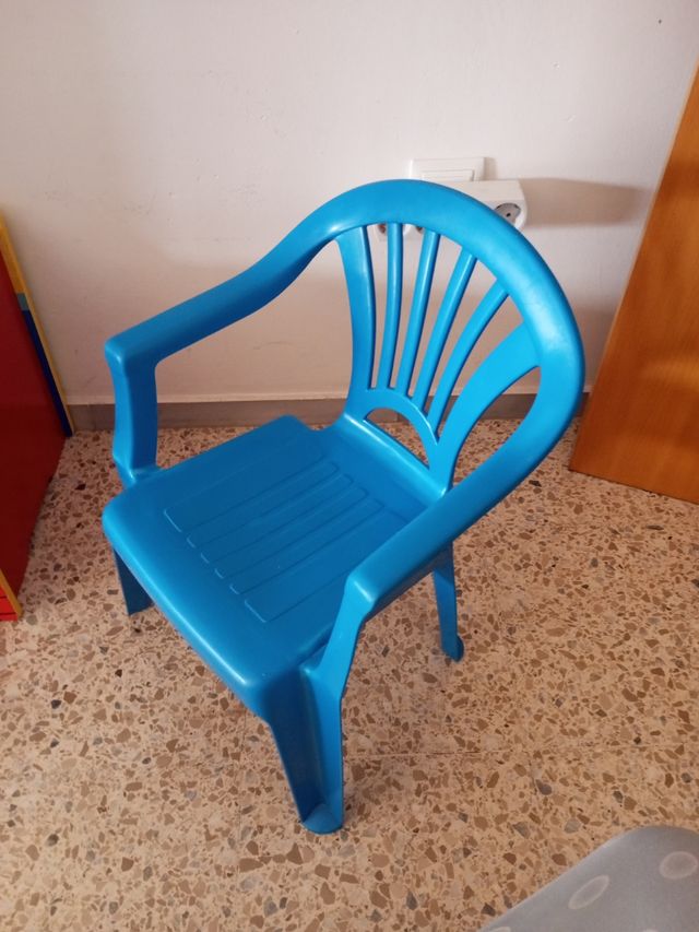 Silla para niños de plástico para sentarse 