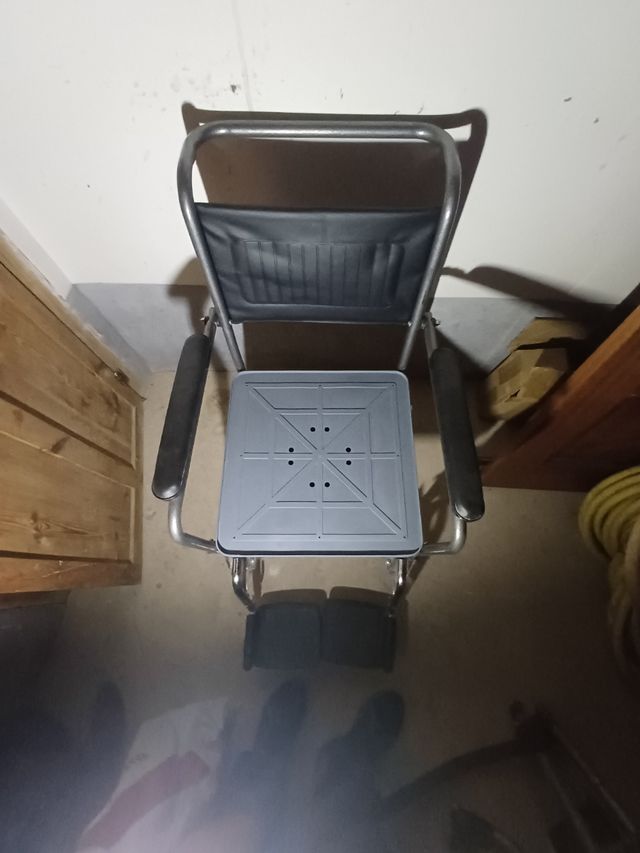 Silla de ruedas  y silla de aseo