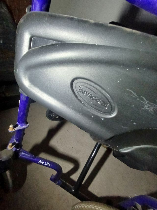 Silla de ruedas  y silla de aseo