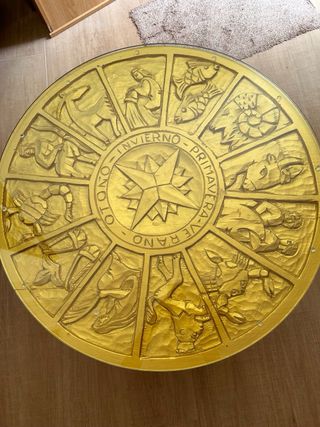 Mesa tallada a mano madera maciza