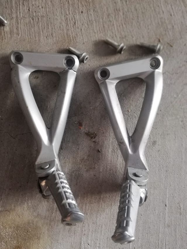 Pedalino(Poggiapiedi posteriore) di moto hyousung