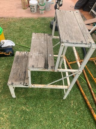 Estructura de hierro escalera de madera