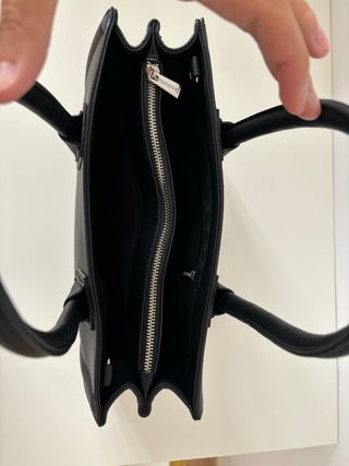 Bolso negro muy cómodo