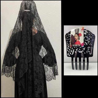 Peineta negra y mantilla negra 