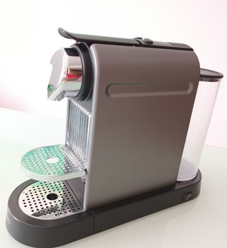 Cafetera eléctrica de cápsulas.