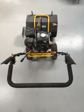 Maquina césped artificial