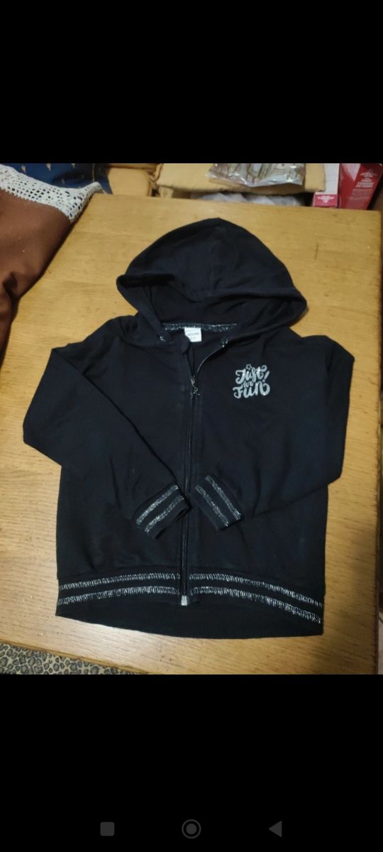 Felpa nera bimba con cappuccio