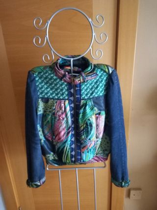 cazadora vaquera desigual 