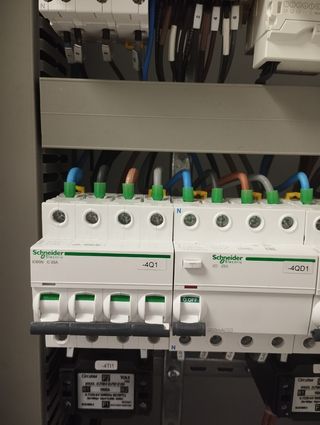 ELECTRICISTA INSTALADOR