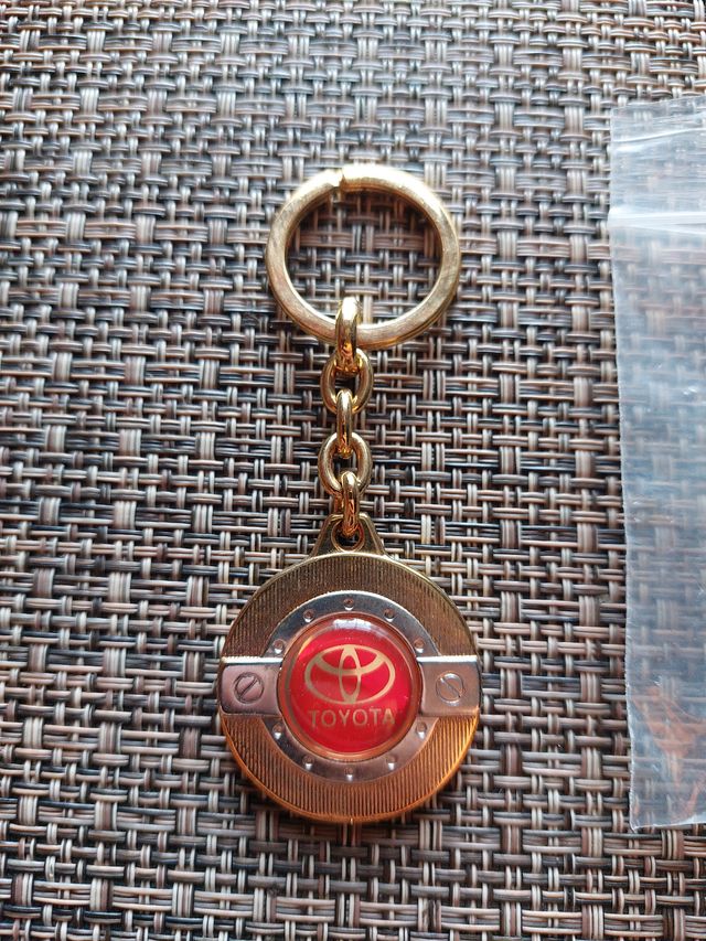 LLavero Toyota dorado años 90