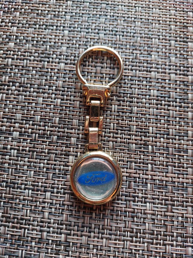 LLavero Ford dorado años 90