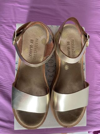 Sandalias doradas