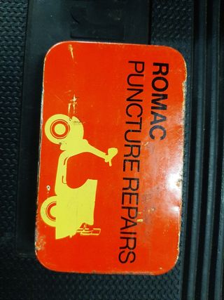 Cajita de parches vespa antigua