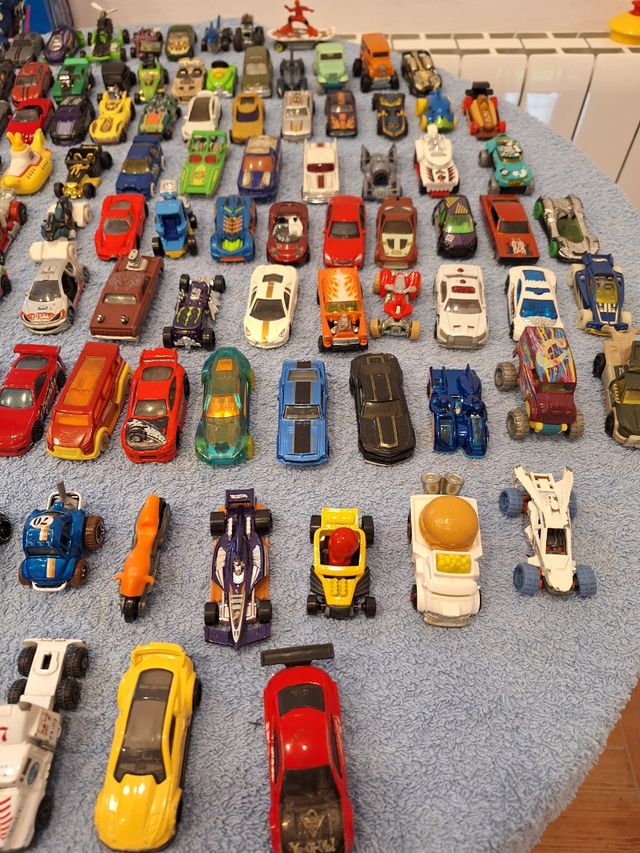 Lote 135 Hot Wheels
