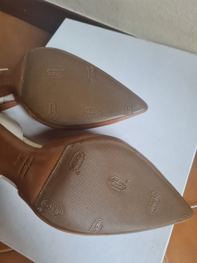 Scarpe tacco eleganti risuolate nuove