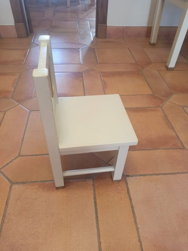 MESA Y SILLAS VERSIÓN INFANTIL