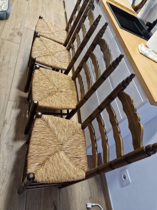 4 Sillas mimbre antiguas