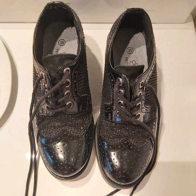 Scarpe in vera pelle.