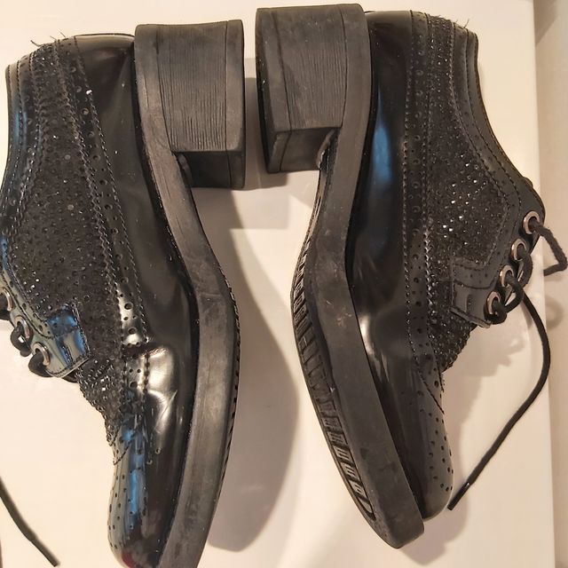 Scarpe in vera pelle.