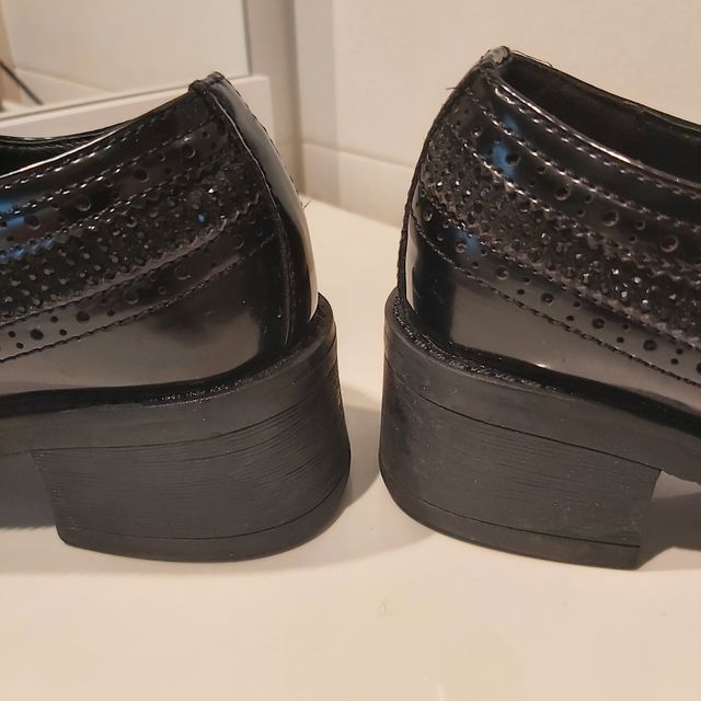 Scarpe in vera pelle.