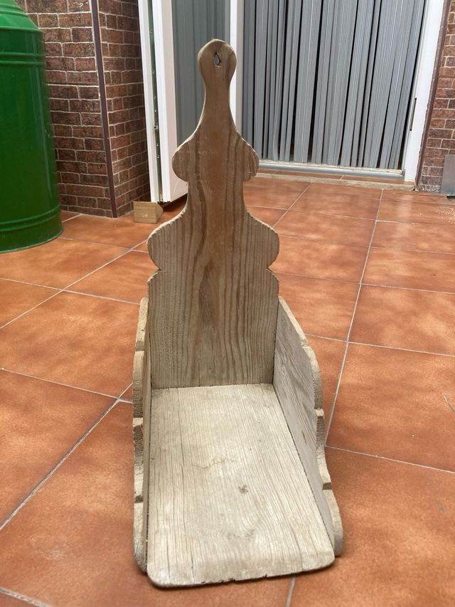 Recogedor de madera antiguo