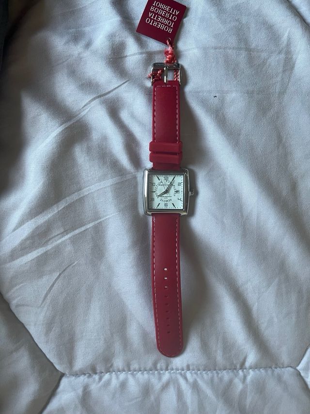 Reloj rojo nuevo oferta