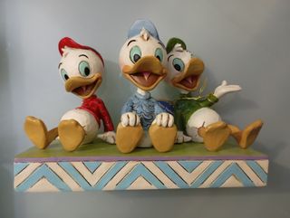 Terrific Trio de Disney.Huey Dewey & Louie Sitting