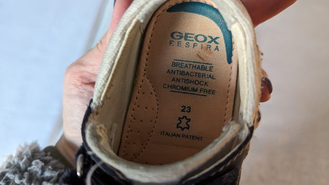 Zapatos Geox bebé talla 23