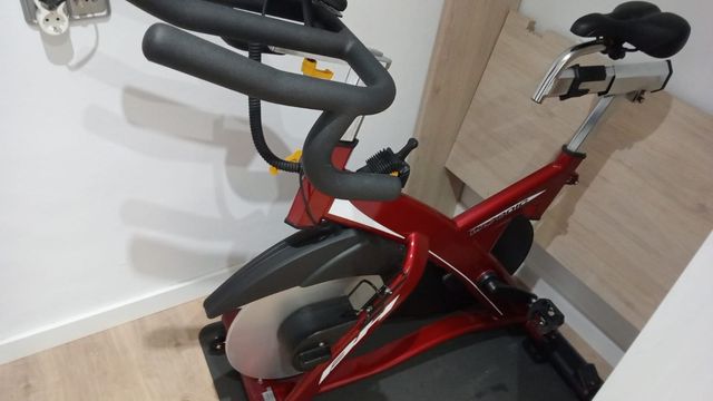 Bici estática modelo lk700ic BH